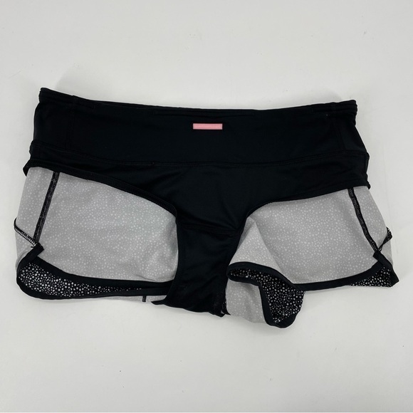 Lululemon 6 Speed Short 4-way Stretch 2.5"
Freckle Flower Black White - Picture 7 of 8